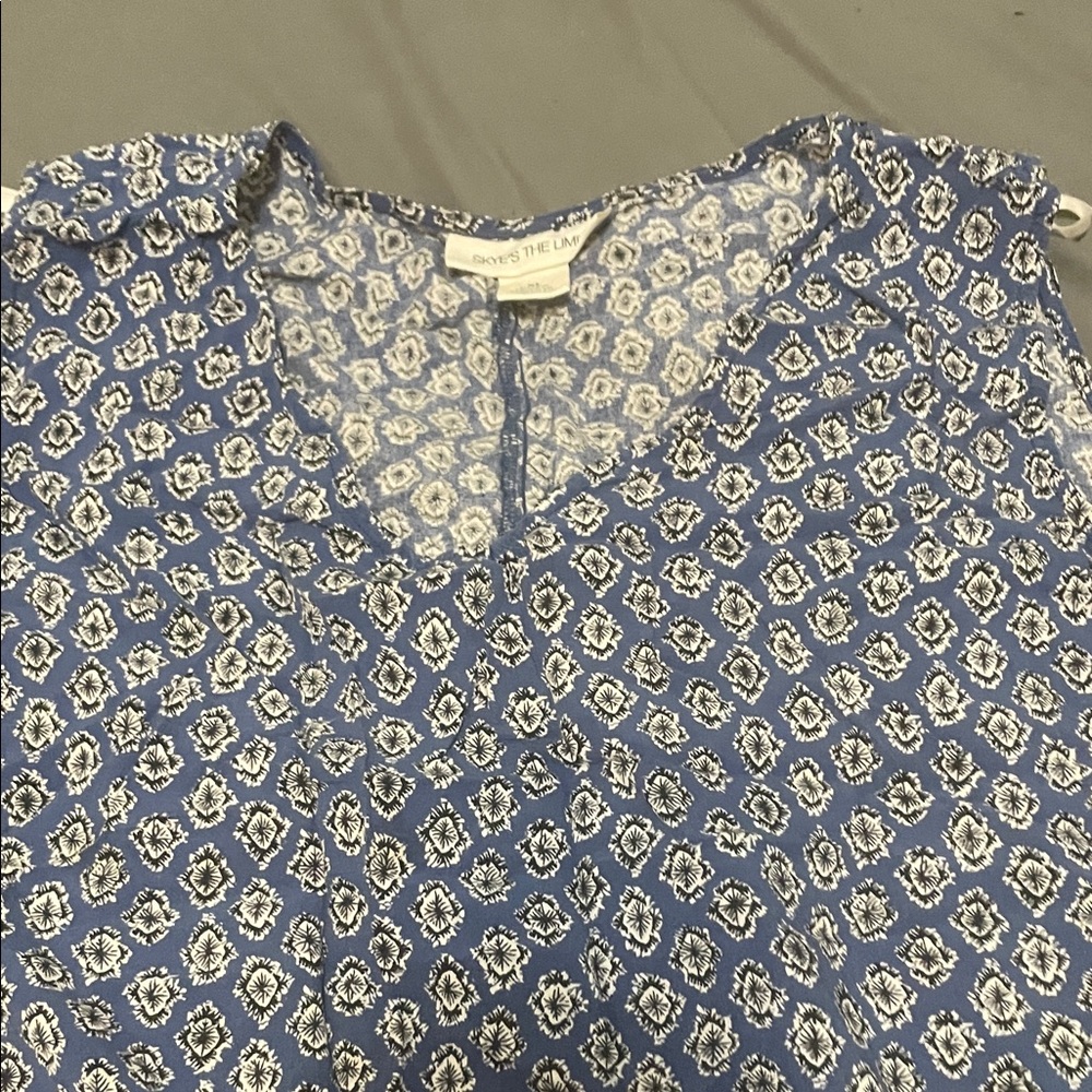 Jones New York Blue and White Geometric Blouse